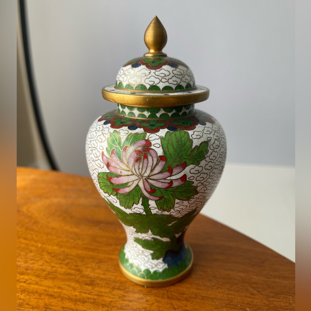 Little Vintage Cloisonné Enameled Ginger Jar Chinese White Chrysanthemum Urn - Picture 3 of 15
